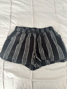 Universal Thread Black and White Striped High-Waist Women's Shorts